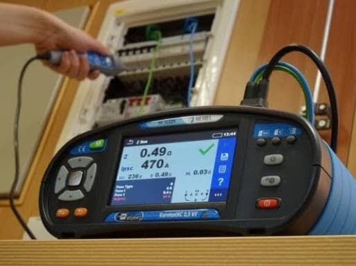 Elektros varžų matavimas profesionaliu Metrel prietaisu